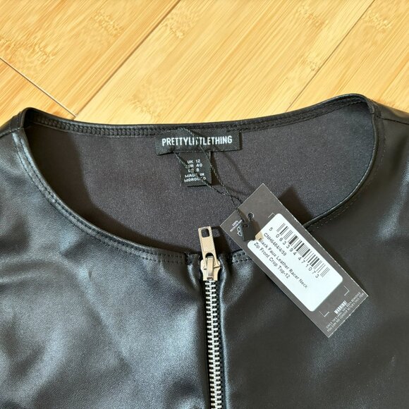 NWT PrettyLittleThing - Black Faux Leather Racer Neck Zip Front Crop Top - Picture 4 of 5